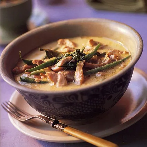 Thaise curry met kip, sperziebonen en kokos