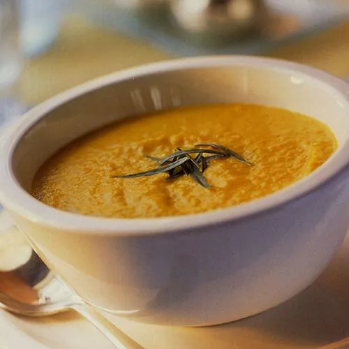 Wortelsoep met kokos en chilipeper