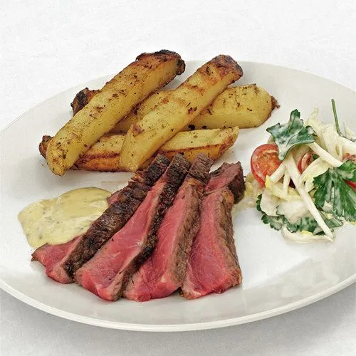Perfect gegrilde steak met witlofsalade en frites
