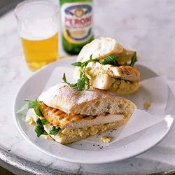 Tip: Warme ciabatta met kip en artisjokpesto