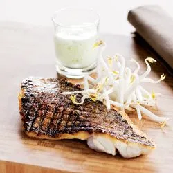 Tip: Gegrilde dorade met taugé en peterseliesaus