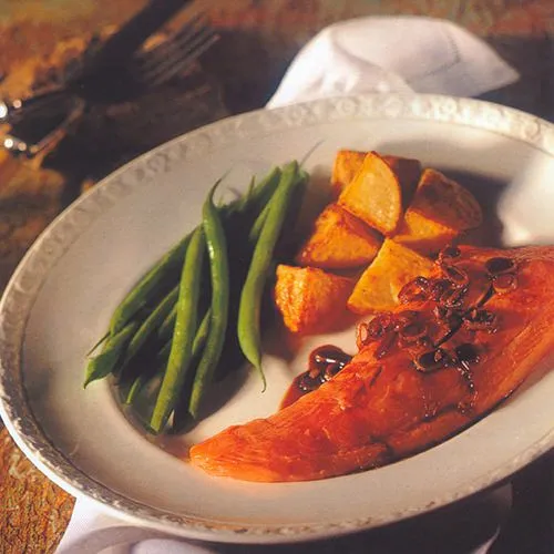 Zalm met gember-balsamicosaus