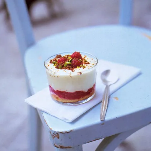 Tiramisu met frambozen en pistachenootjes