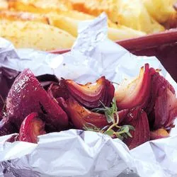 Tip: Rode uien met balsamico en tijm
