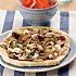 Pizza met paddenstoelen, gorgonzola en peterselie