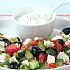 Griekse salade met knoflookdressing