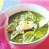 Oosterse spinaziesoep met kip en gemberkaas
