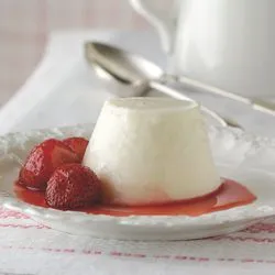Tip: Pudding met aardbeiensaus