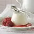 Pudding met aardbeiensaus