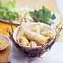 Vietnamese loempia's in sla gewikkeld