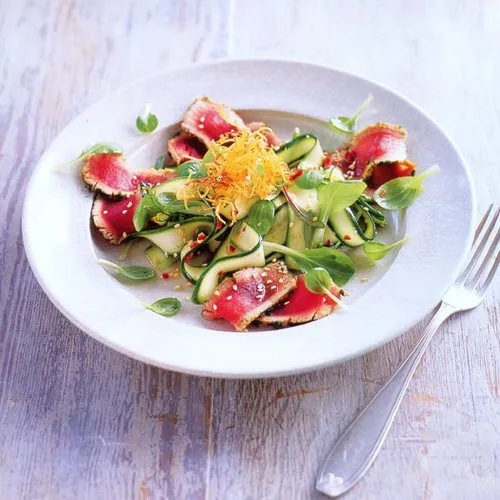 Carpaccio van tonijn met courgette en soja-sesamdressing