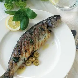 Tip: Geroosterde forel met basilicum en olijven