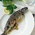 Geroosterde forel met basilicum en olijven