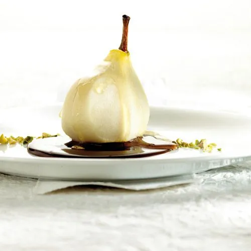 Peren met chocoladesaus en pistachenoten