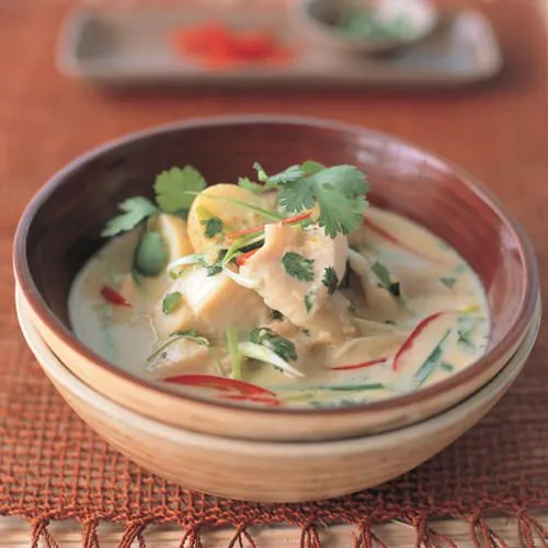 Thaise curry met vis en aardappel (gaeng leuang pla)