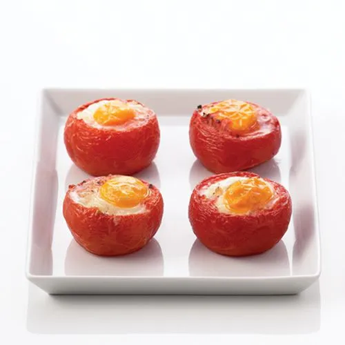 Gevulde tomaten uit de oven met spinazie en ei