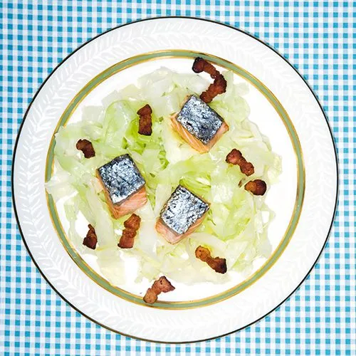 Spitskool met zalm en spekjes