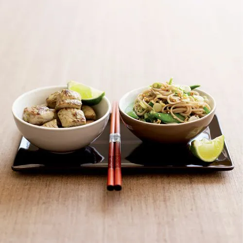 Tonijn met wasabi, sesamnoedels en peultjes