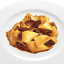 Tip: Italiaanse hazenpeper met brede lintpasta