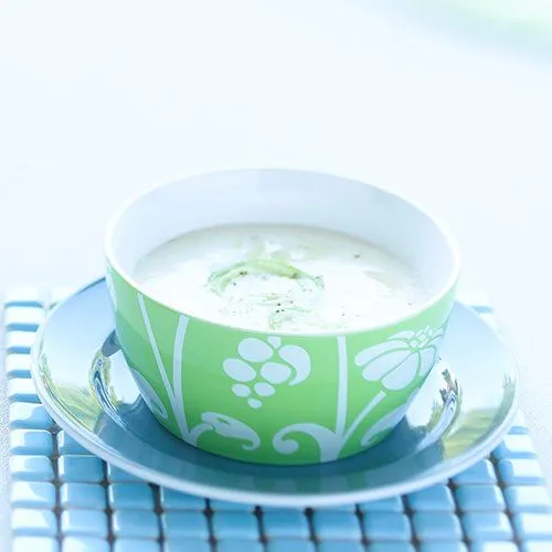 Warme of koude aardappel-preisoep (vichyssoise)