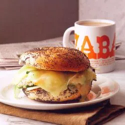 Tip: Bagel met tonijnsalade en gesmolten kaas