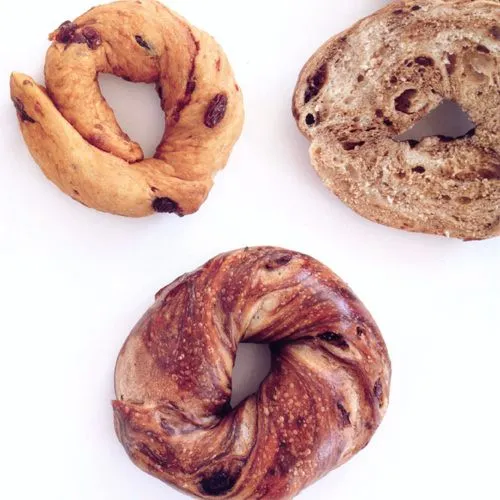 Bagels met rozijnen en kaneel