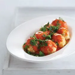 Tip: Semolina-köfte met paprika-knoflooksaus