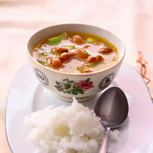 Indonesische bruine bonensoep