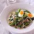 Aspergesalade met sperziebonen, ei en Thaise kokosdressing