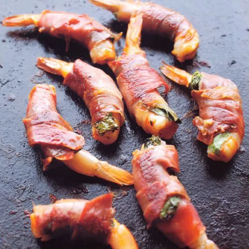Gegrilde garnalen met rauwe ham
