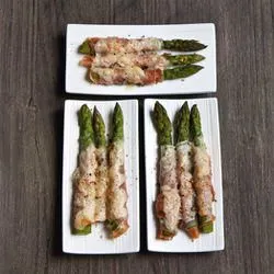 Tip: Groene asperges met gerookte ham en Parmezaanse kaas