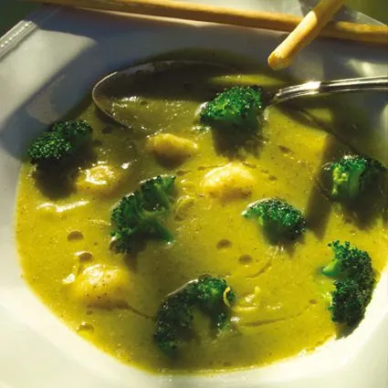 Broccolisoep met polenta-ricottaballetjes