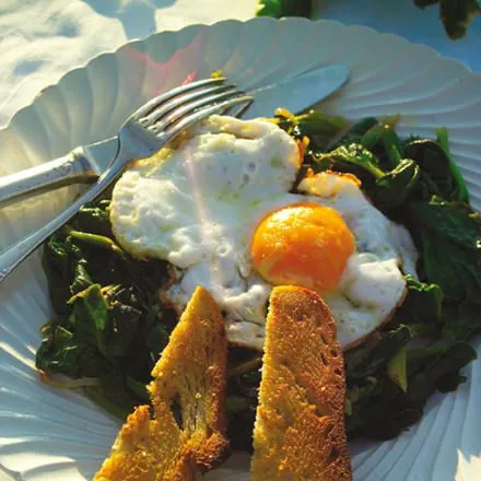 Spinazie met spiegelei en croutons