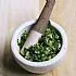 Pesto met citroen, krulandijvie en walnoten
