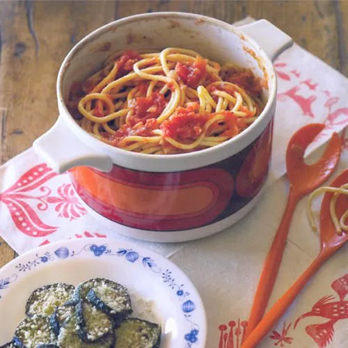 Spaghetti met verse tomatensaus en Parmezaanse courgette