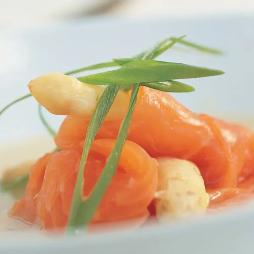 Aspergesoep met gerookte zalm