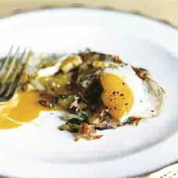 Tip: Rösti met uien en komijn en gebakken eieren