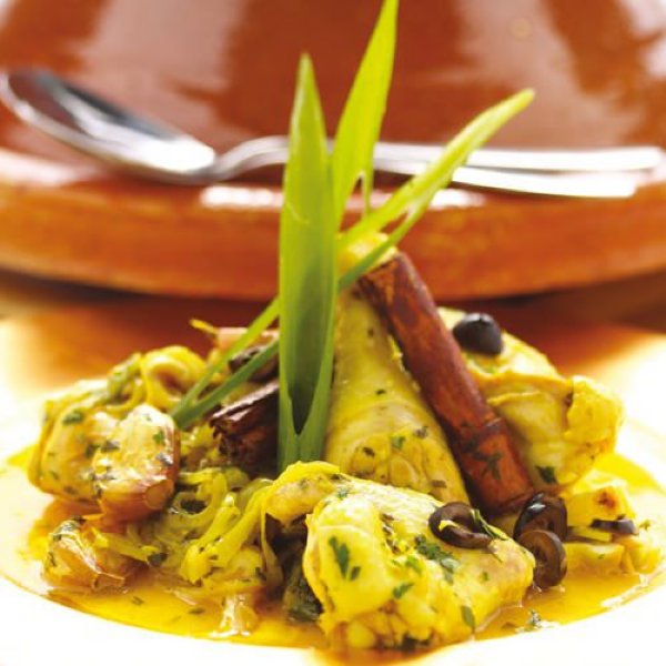 Tajine van kip met ui, knoflook en ingemaakte citroen recept okoko