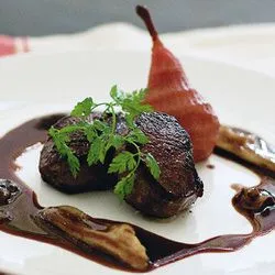 Tip: Reebiefstukjes met rodeportsaus, shiitake en oesterzwam