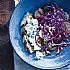 Salade van rode kool met pecannoten en gorgonzola