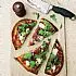Brood pizza van naan met pittige runderworst en ricotta