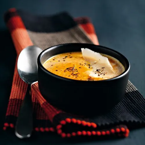 Fluweelzachte pompoensoep met Parmezaan