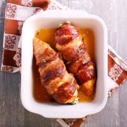 Tip: Gevulde kipfilet met mozzarella gewikkeld in ontbijtspek