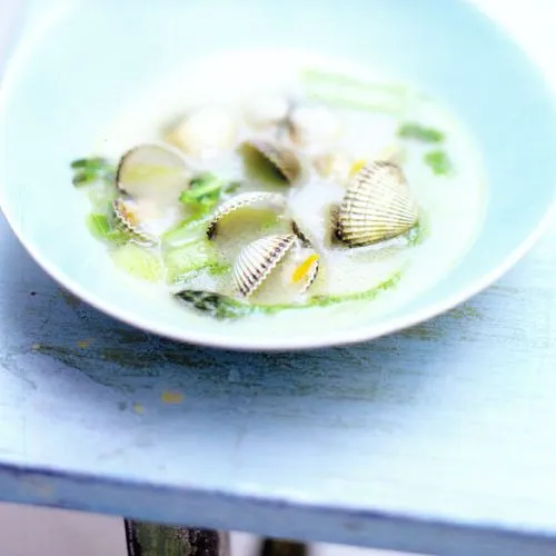 Aspergesoep met kokkels