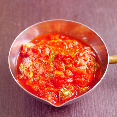 Kalmte Word gek Vermelden Eenvoudige tomatensaus - recept - okoko recepten