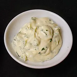 Tip: Mayonaise met dragon, peterselie en bieslook