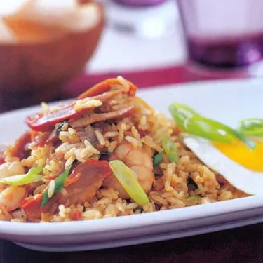 Nasi goreng met varkensvlees en garnalen