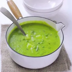 Tip: Doperwtensoep met aardappel en munt