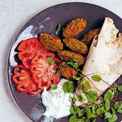Tip: Falafel van pompoen met koriander en komkommeryoghurt