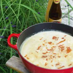 Tip: Witlofsoep met geuze en hamsnippers